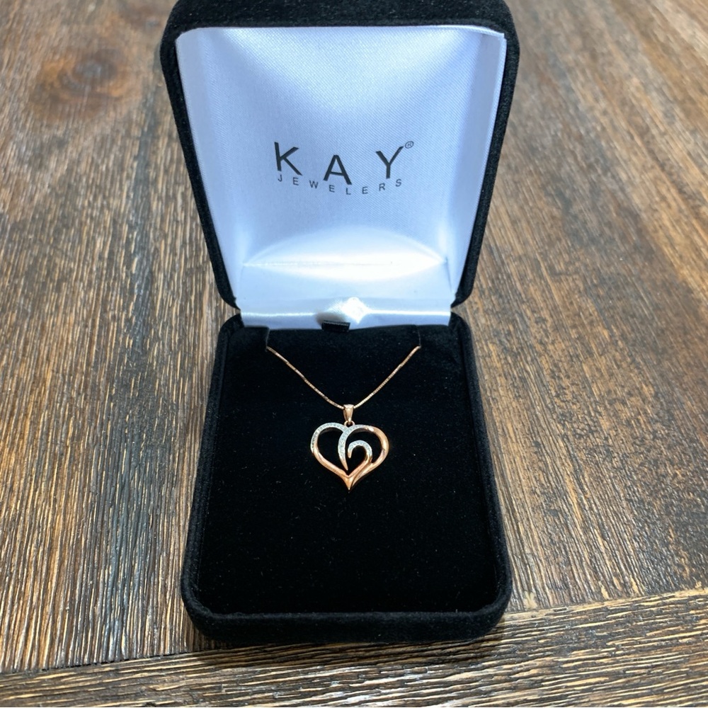 10kt rose gold Kay Jewelers necklace 18” box chain w/ 10k diamond heart pendant